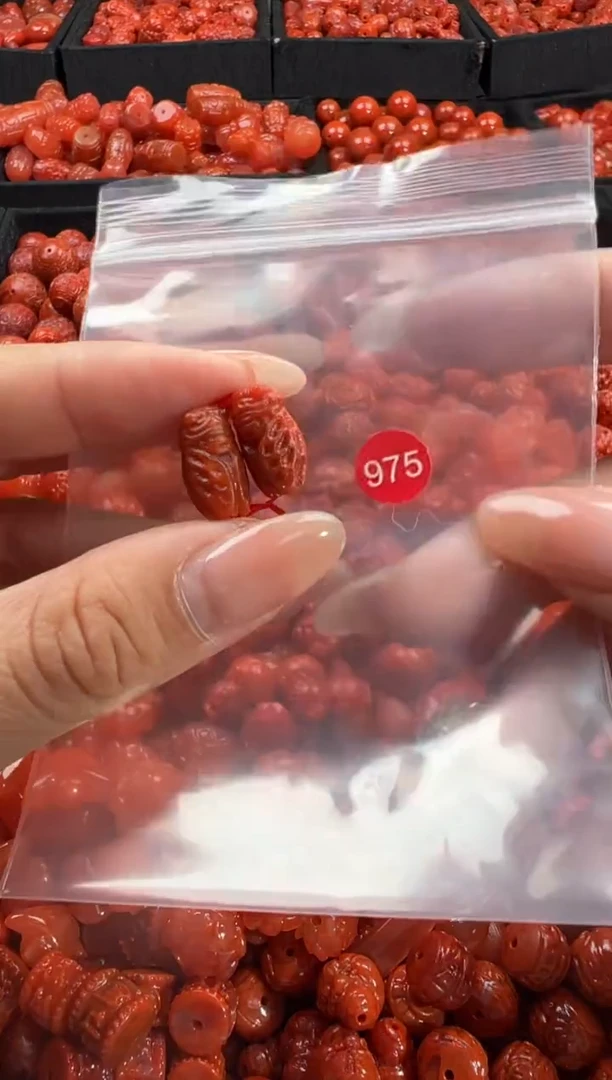 颈饰未镶嵌南红玛瑙1