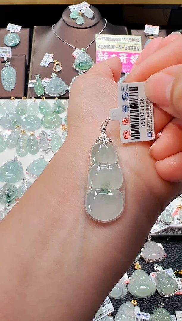 【闪购商品】翡翠吊坠(不含链)18K金镶嵌福豆吊坠138