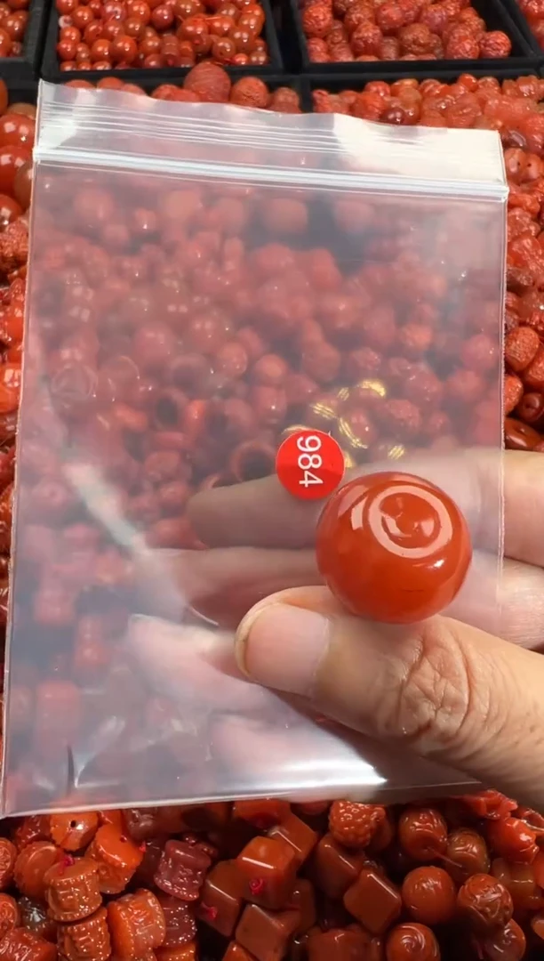 南红玛瑙未镶嵌颈饰1