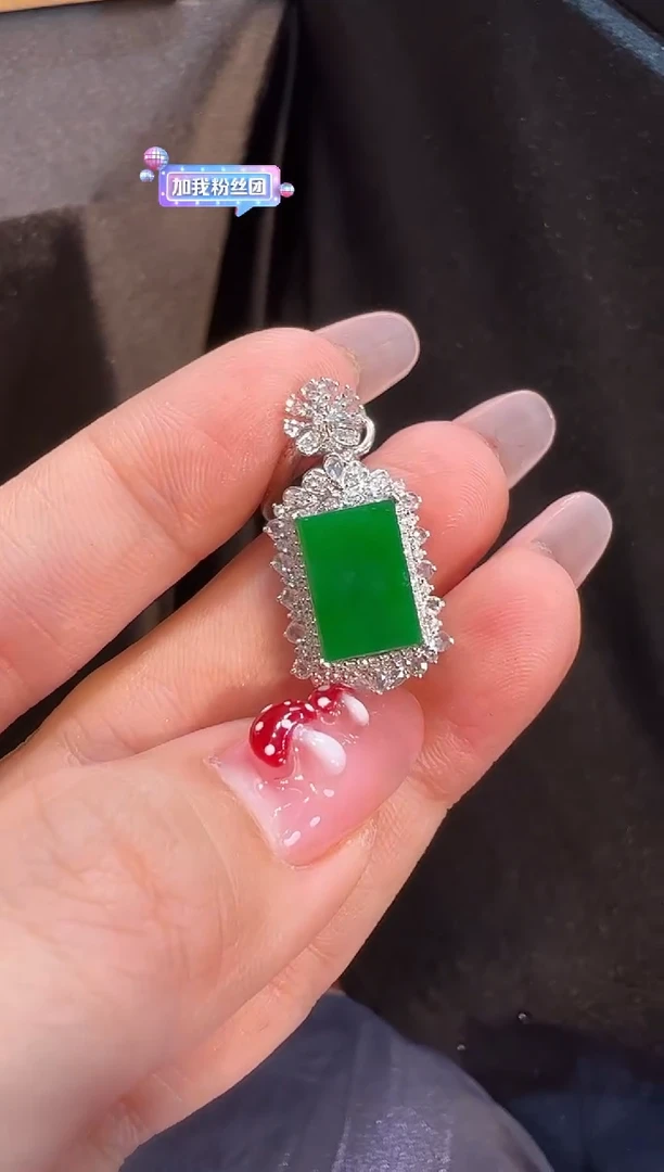 【闪购商品】翡翠颈饰18K金镶嵌吊坠