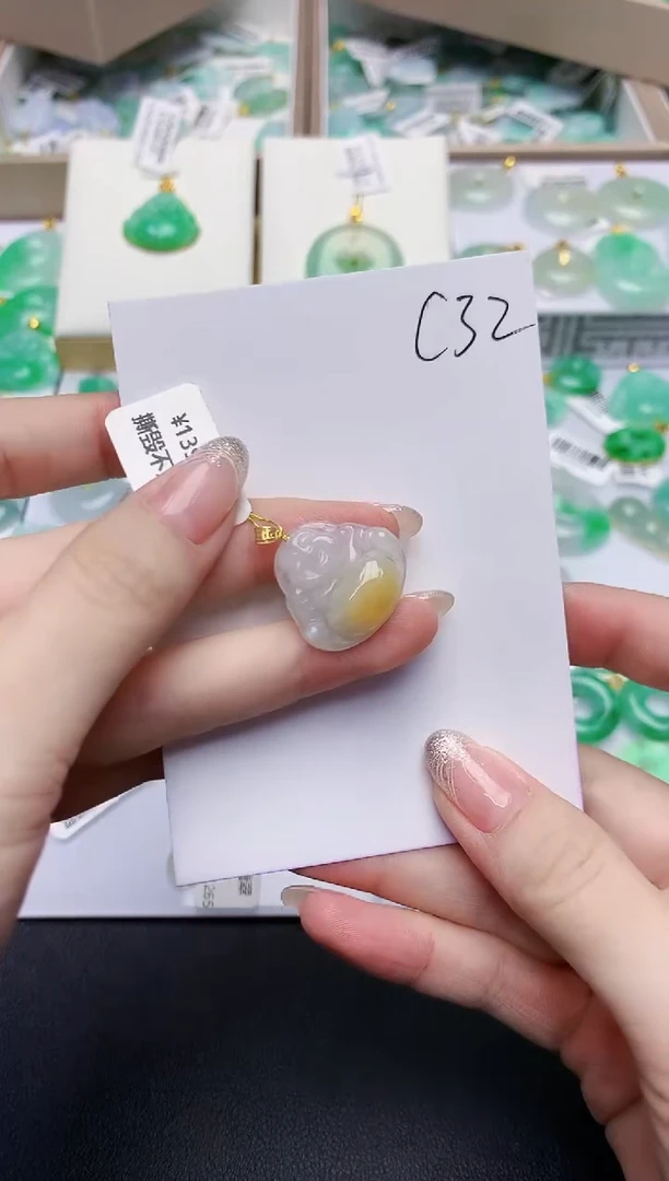 翡翠18K金镶嵌颈饰天然缅甸A货翡翠