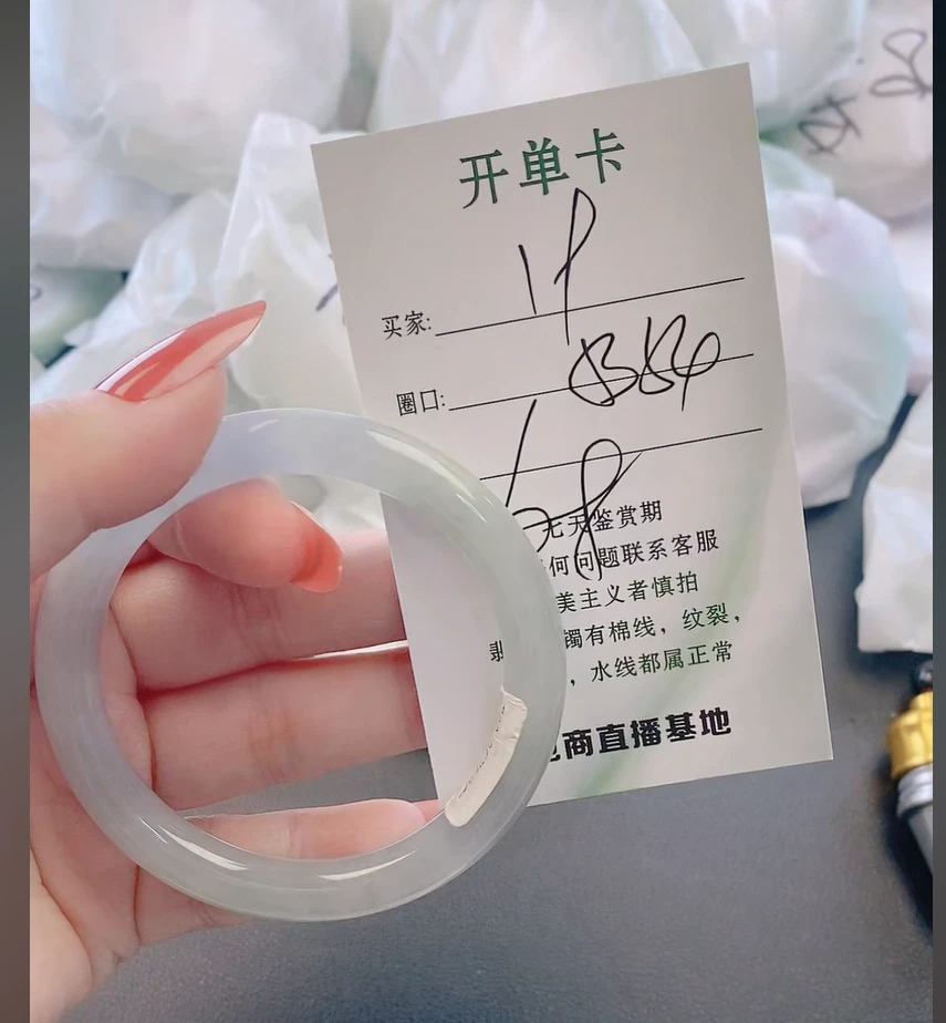 19翡翠手镯女款送好礼