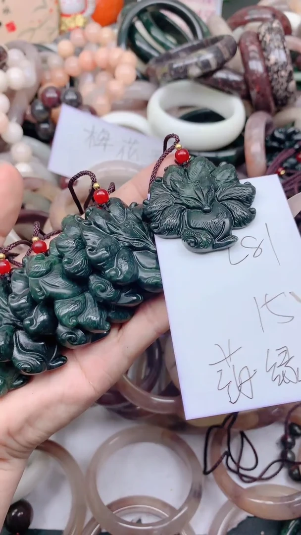 石英质玉手镯未镶嵌L81九尾狐绿