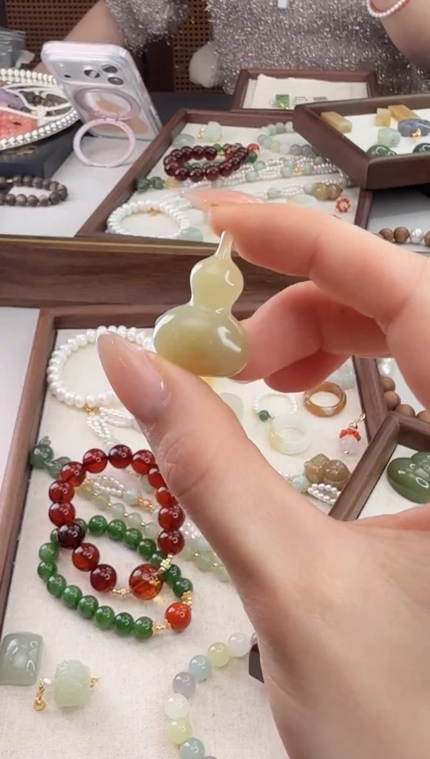 颈饰未镶嵌和田玉糖葫芦