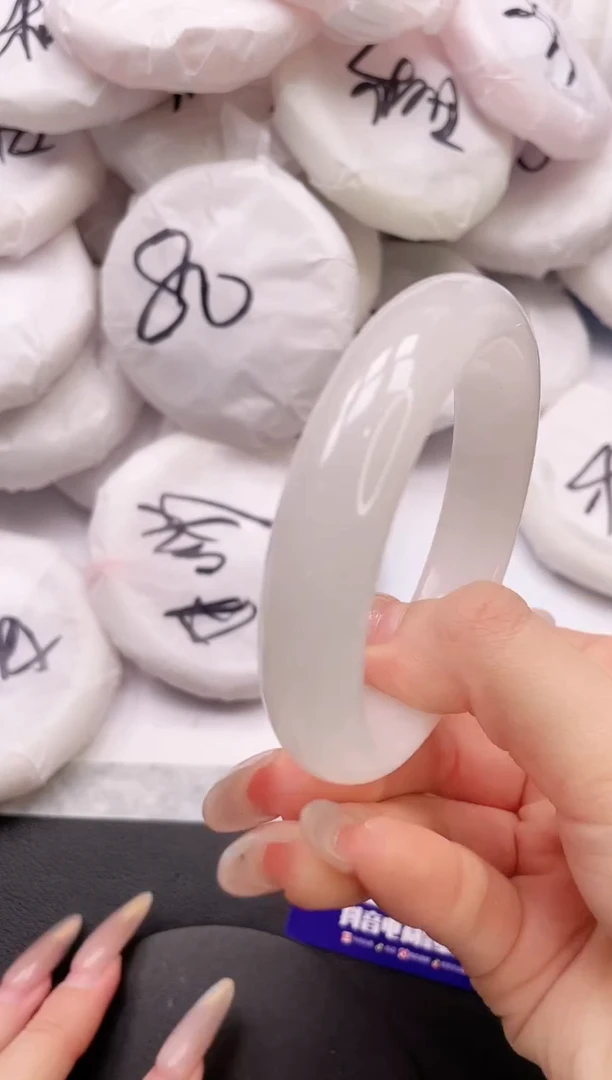 【闪购商品】石英质玉手镯未镶嵌11K115-56