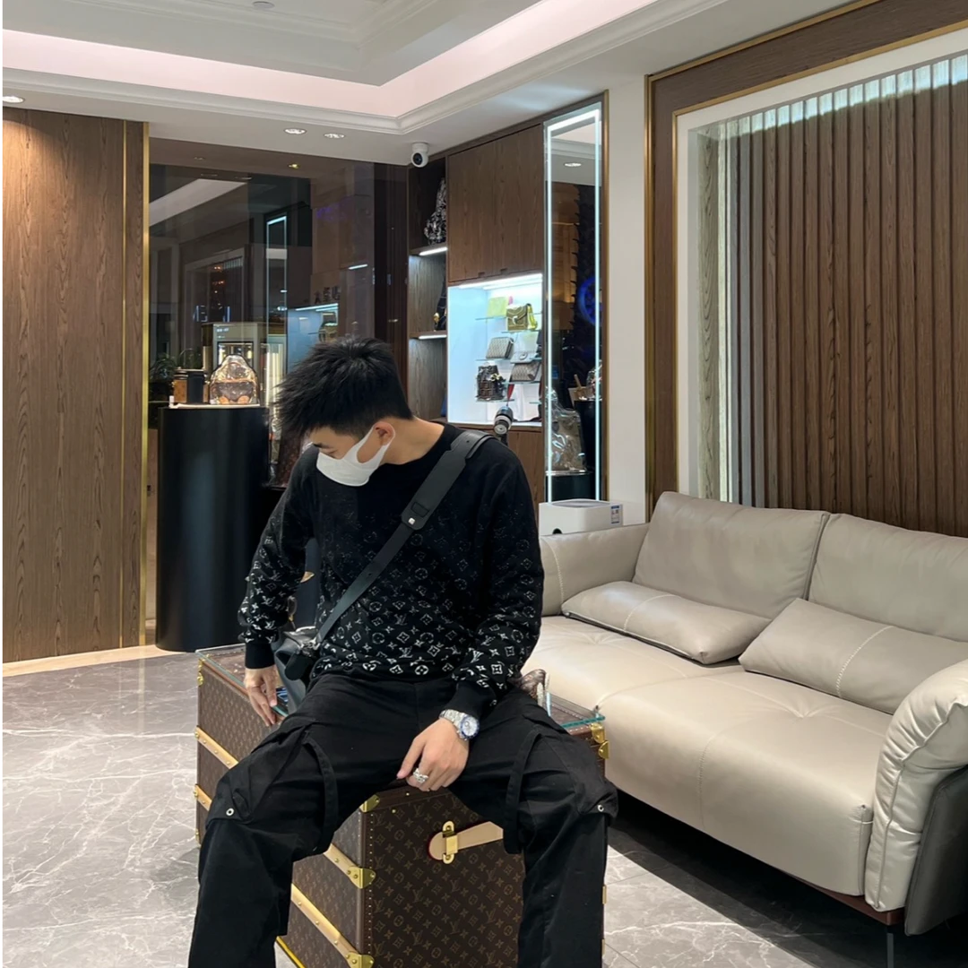 未使用 LouisVuitton/路易威登 JX经典印花渐变针织衫 HKN44W