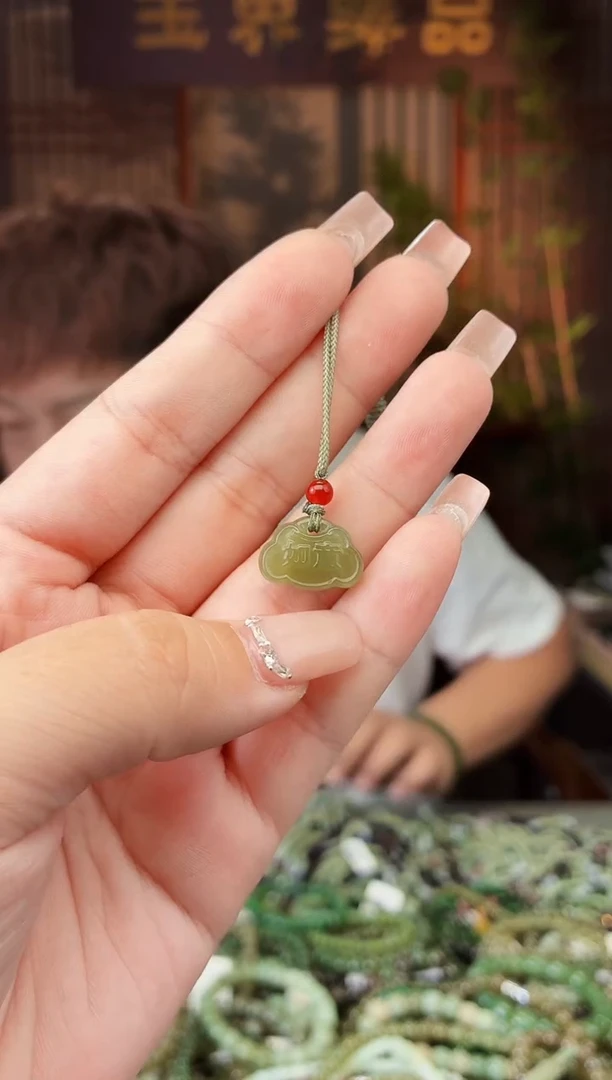 和田玉未镶嵌颈饰拍一发一