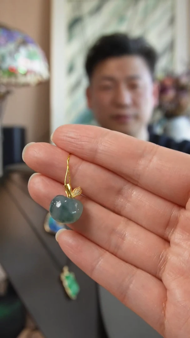 【闪购商品】翡翠吊坠(不含链)18K金镶嵌天然缅甸翡翠吊坠