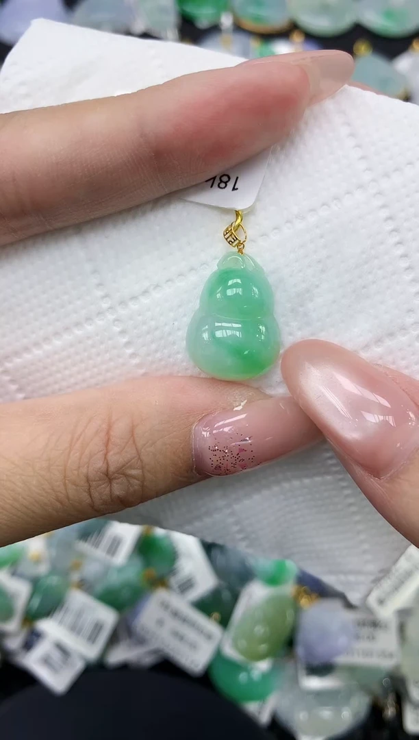 颈饰18K金镶嵌翡翠1111111111