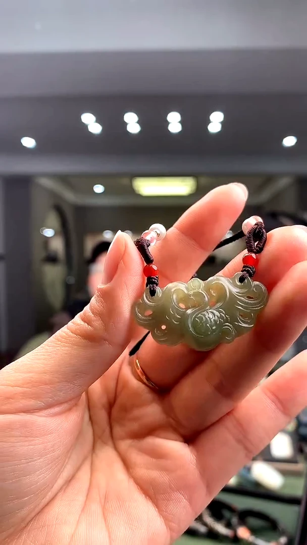 颈饰未镶嵌和田玉挂件