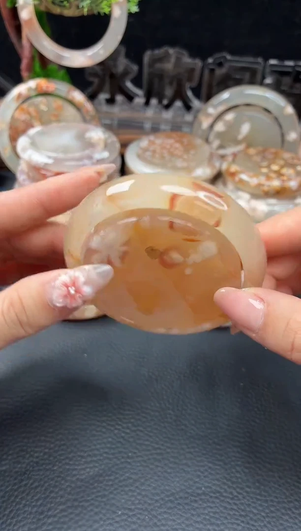 未镶嵌手镯（圆镯）石英质玉56