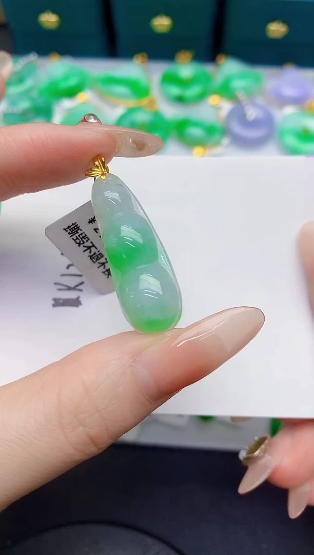 颈饰18K金镶嵌翡翠缅甸天然翡翠A货