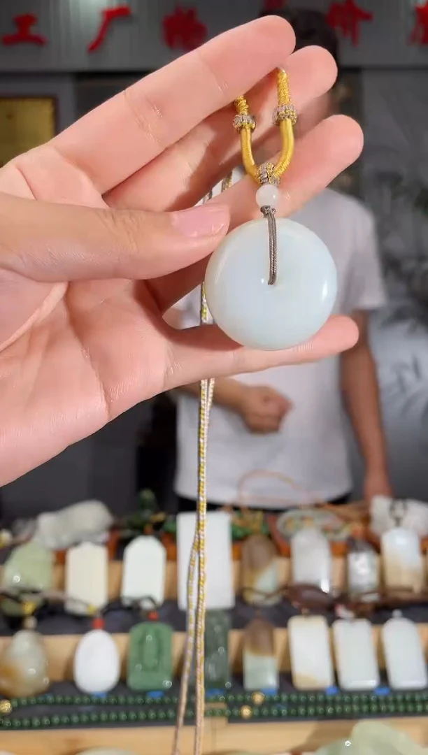 和田玉未镶嵌颈饰1