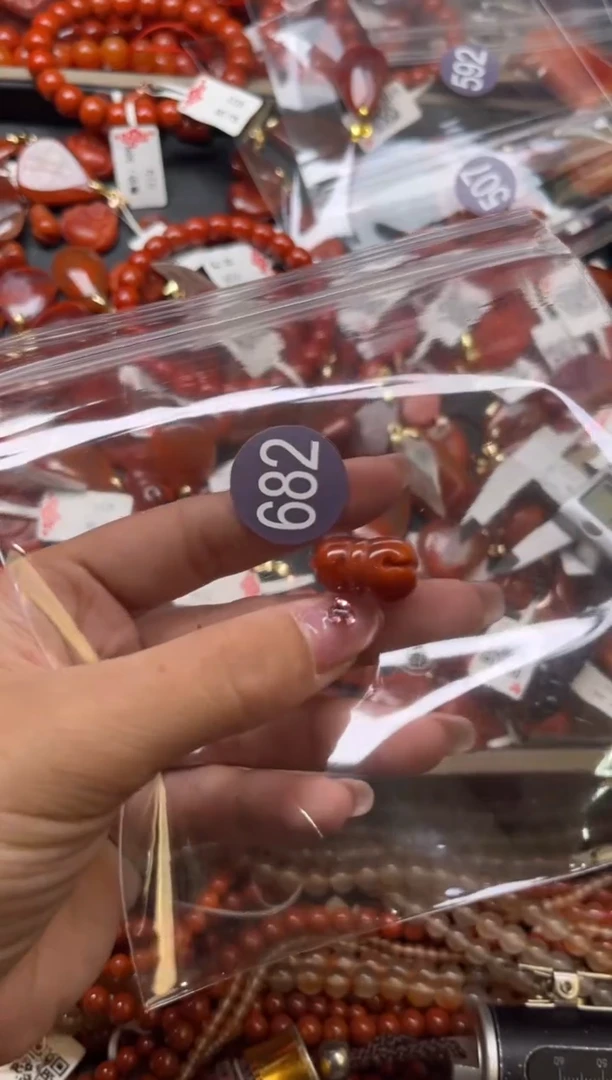 南红玛瑙未镶嵌珠宝奇石682