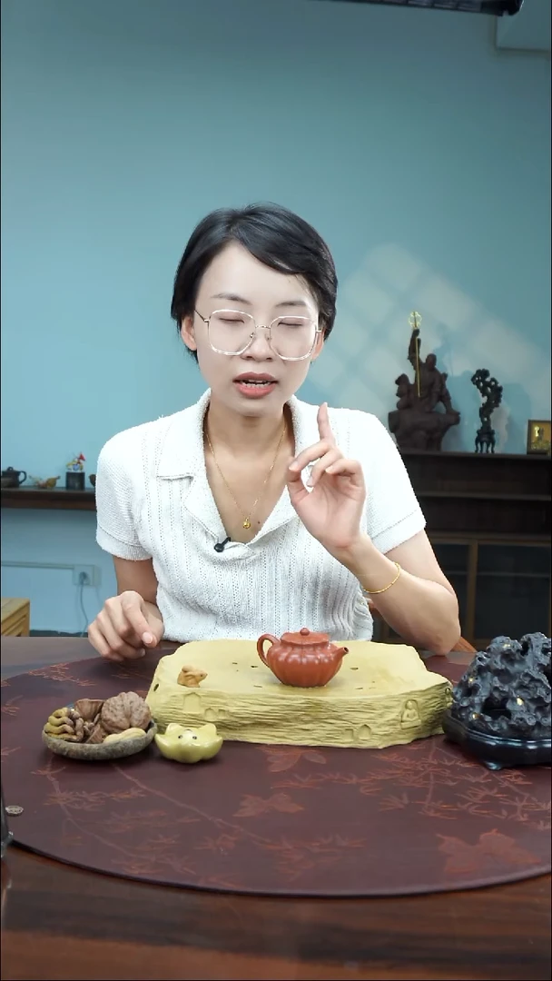 紫砂茶壶?**️覆莲筋囊壶红卫朱砂110毫升预售