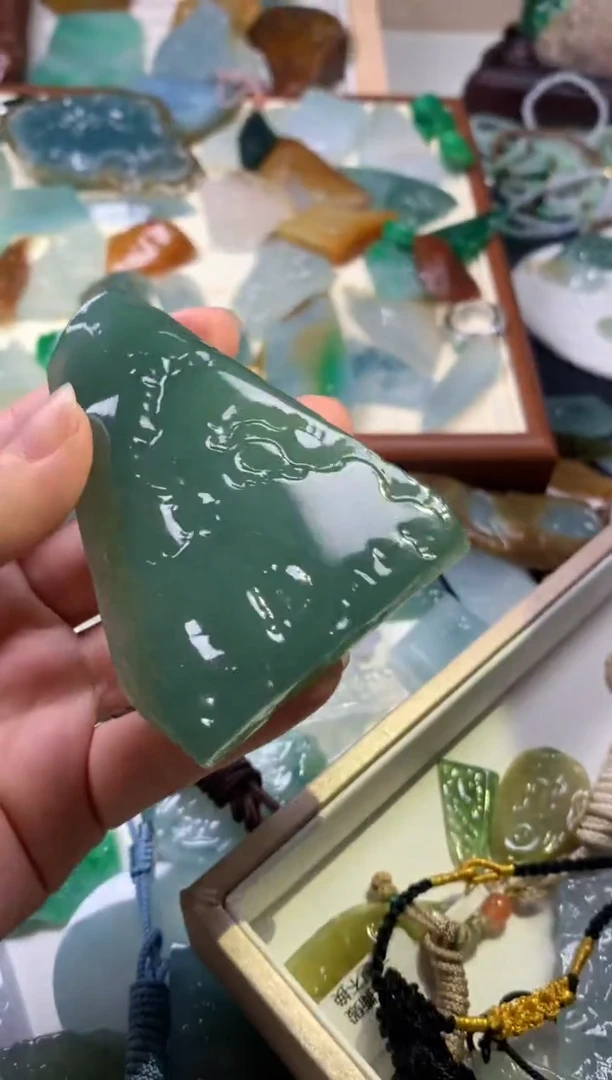 【闪购商品】翡翠颈饰未镶嵌吊坠