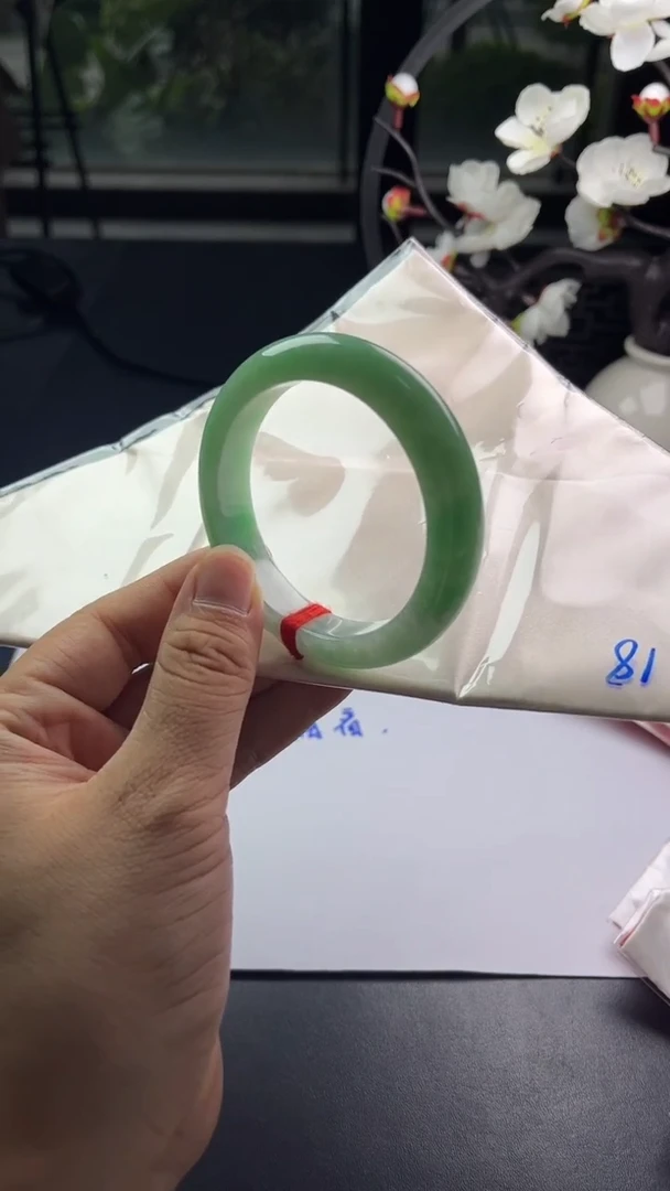 翡翠手镯未镶嵌24小时鉴赏