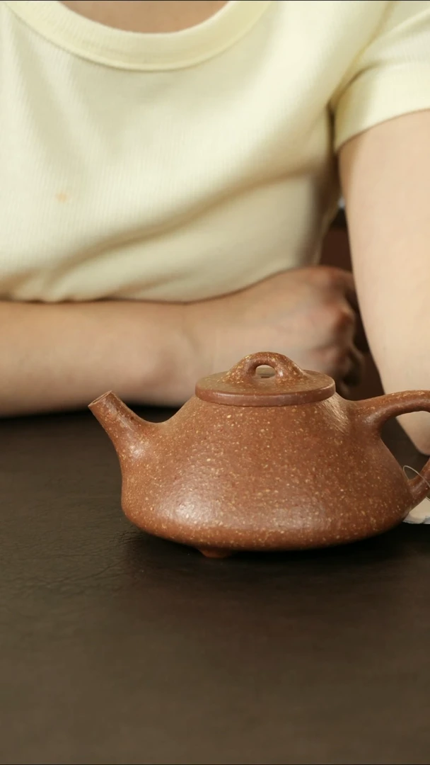 茶壶紫砂吴春艳 粗砂金降坡 子冶石瓢