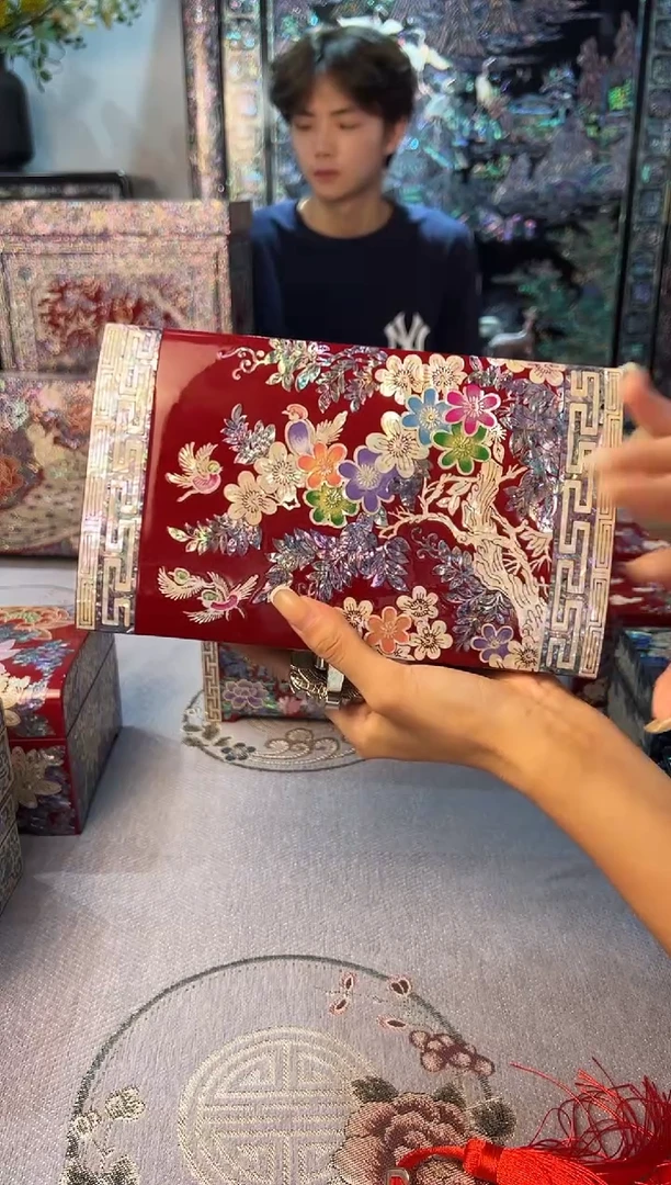 绒布底·弘贝雅螺钿漆器文化馆