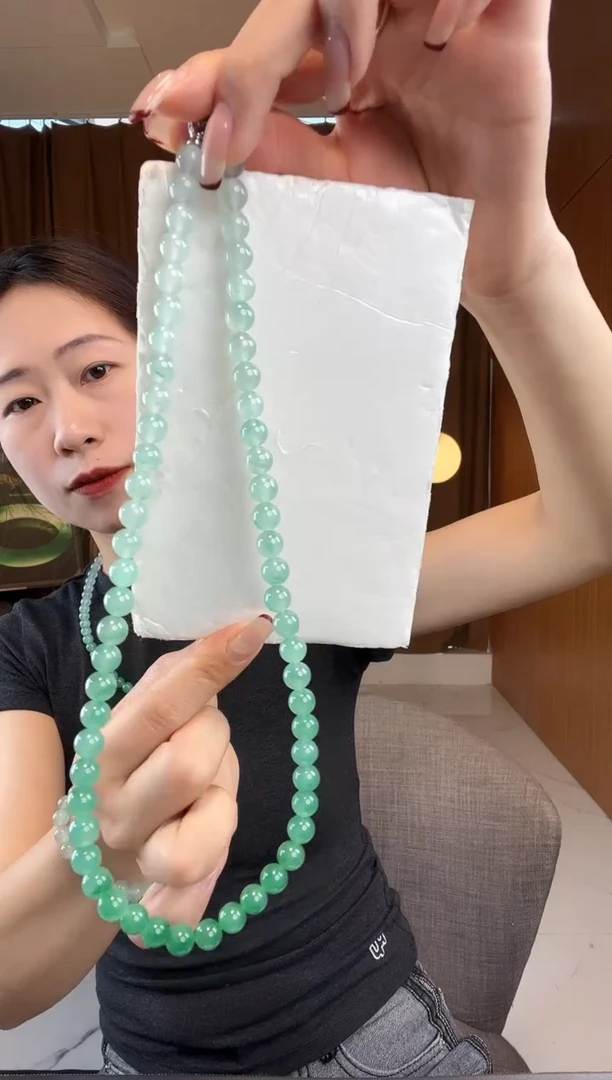 石英质玉合金颈饰非洲翠