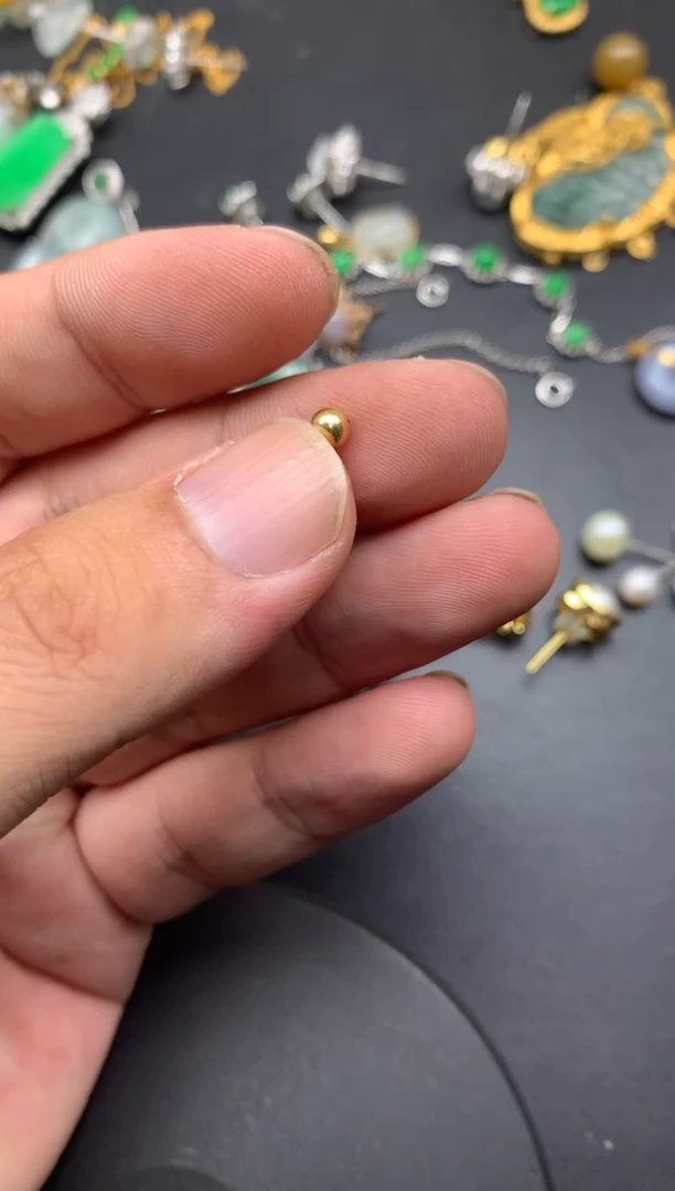 颈饰18K金镶嵌翡翠?**雪金珠4mm