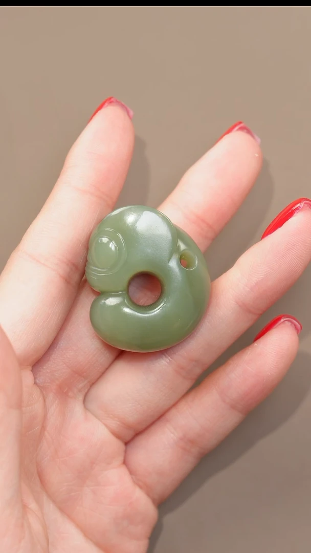 颈饰未镶嵌和田玉吊坠