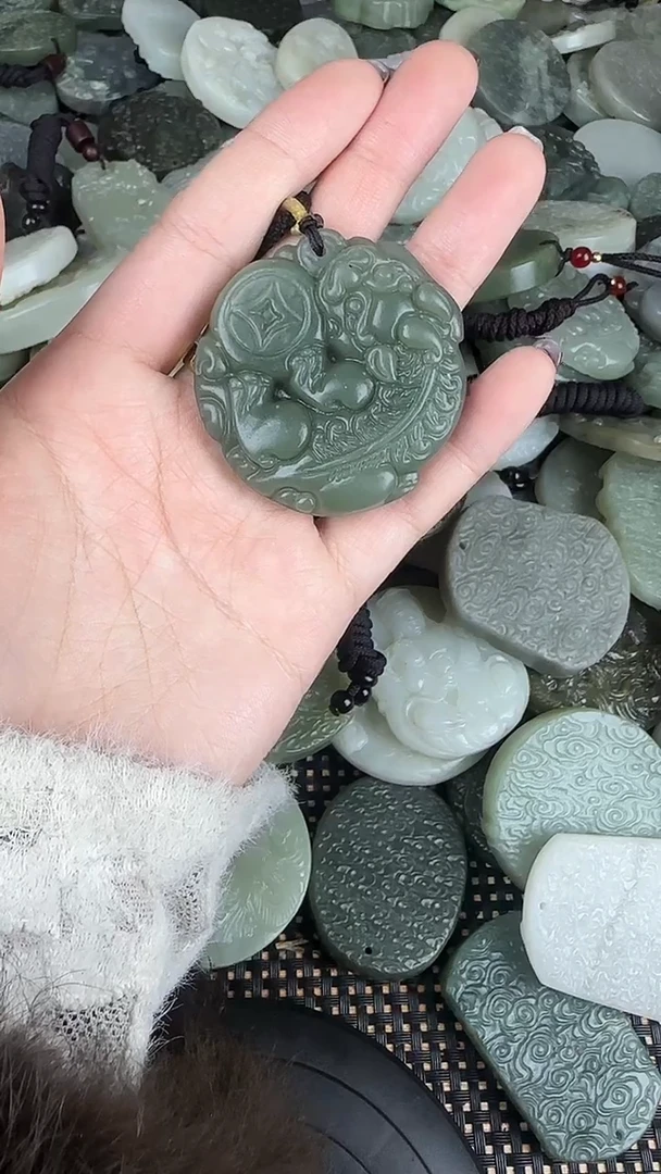 颈饰未镶嵌和田玉1