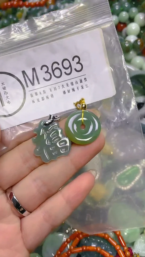 颈饰未镶嵌翡翠/M/翡翠A货，一件也是批发价