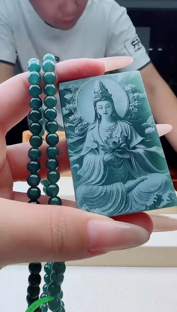 颈饰未镶嵌翡翠多样性发其中一