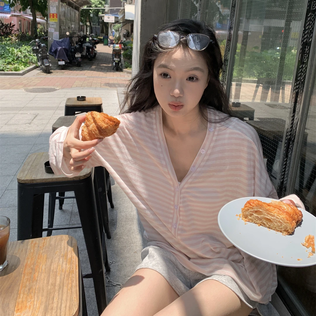 复古条纹设计感V领长T女慵懒风百搭休闲宽松显瘦防晒上衣微透罩衫