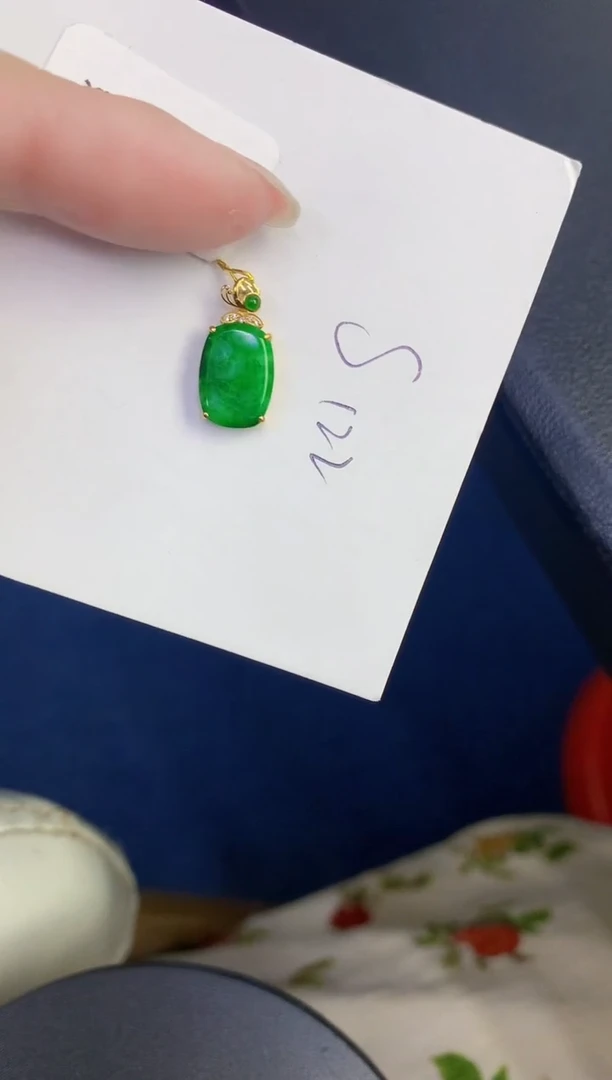 颈饰18K金镶嵌翡翠缅甸天然翡翠A货
