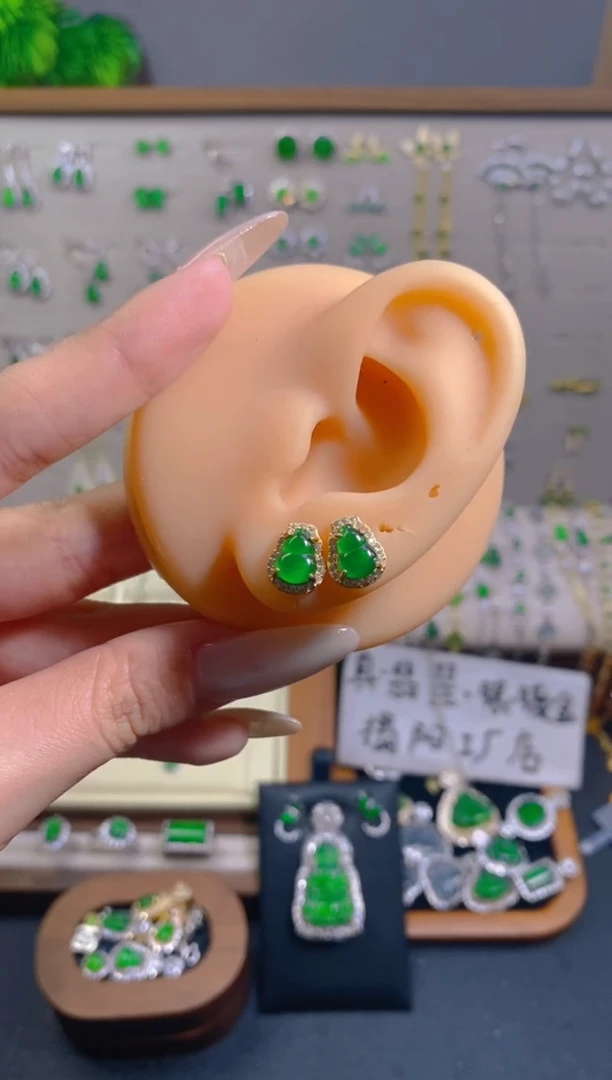 颈饰银S925镶嵌翡翠葫芦耳钉
