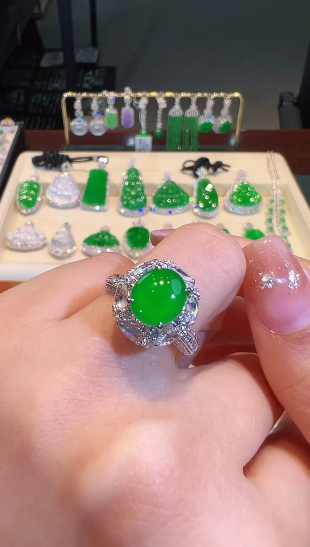 【闪购商品】翡翠戒指18K金镶嵌翡翠