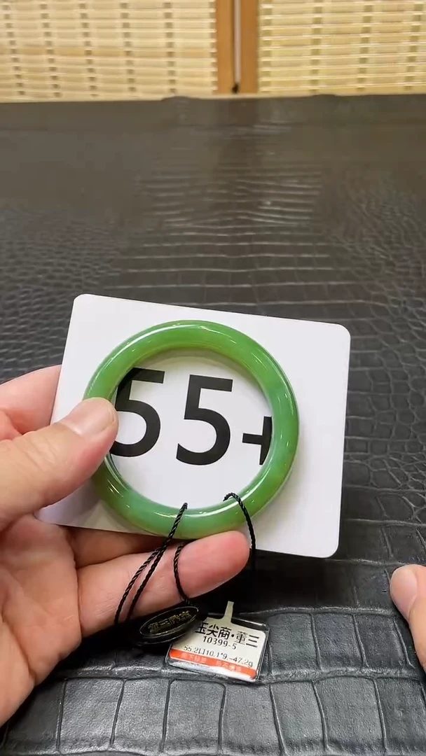 和田玉（碧玉）手镯未镶嵌一个