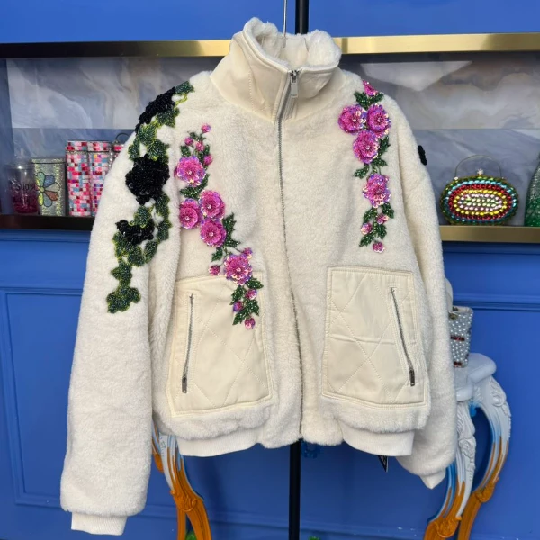 Z03-9 女款白色时尚女士设计师重工冬季轻奢短款休闲潮流外套