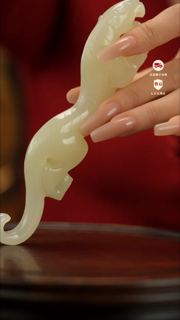 云南石竹叶青雕刻：伏虎手把件摆件镇尺