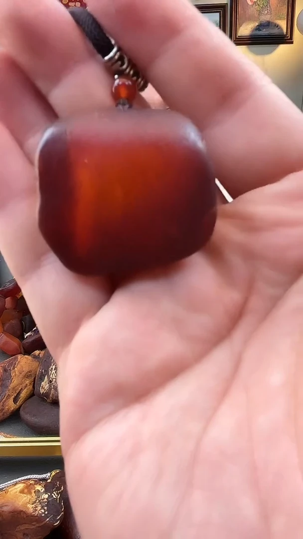 未镶嵌颈饰琥珀吊坠