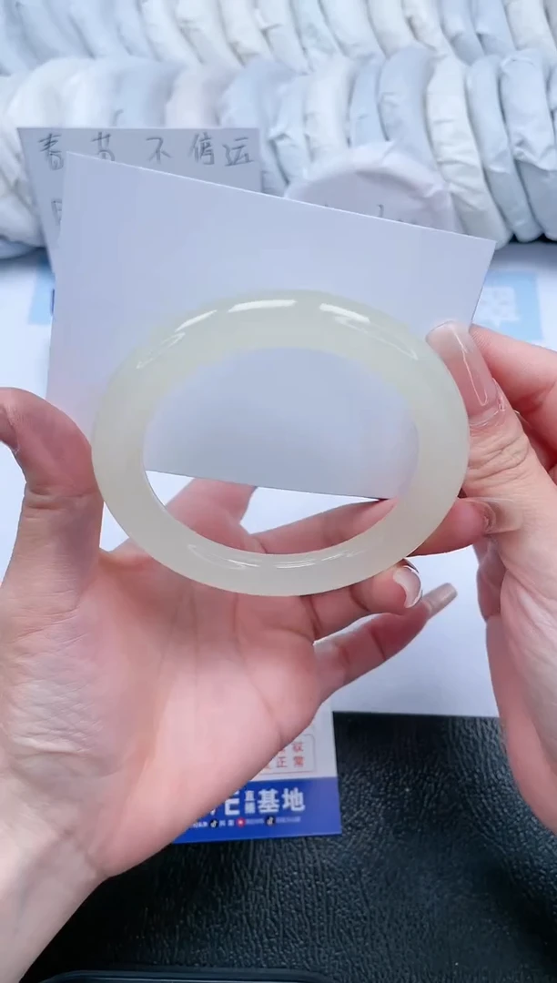 【闪购商品】石英质玉手镯未镶嵌T114-60.6