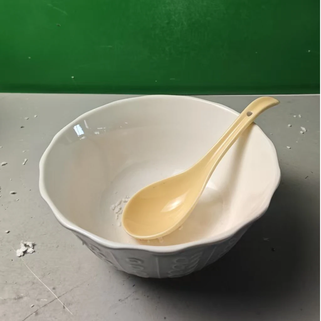 m2715 1碗1勺（碗口径18，高8）陶瓷餐具 D1