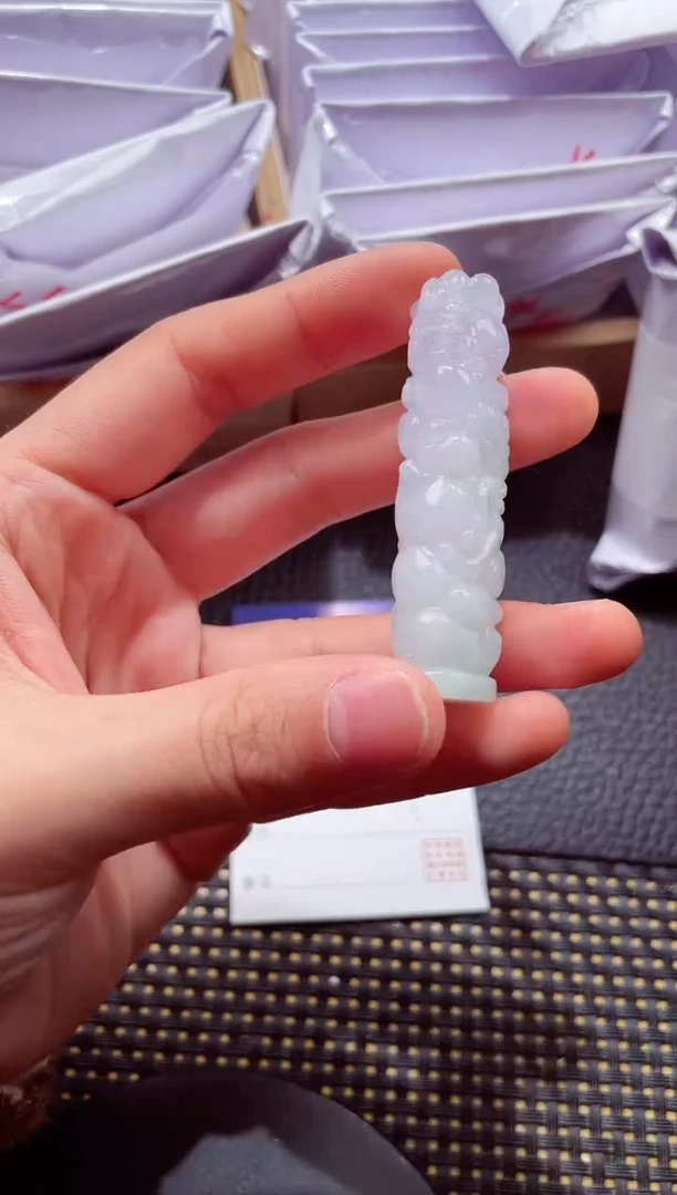 颈饰18K金镶嵌翡翠11111