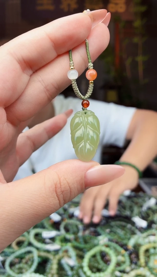 和田玉未镶嵌颈饰拍一发一