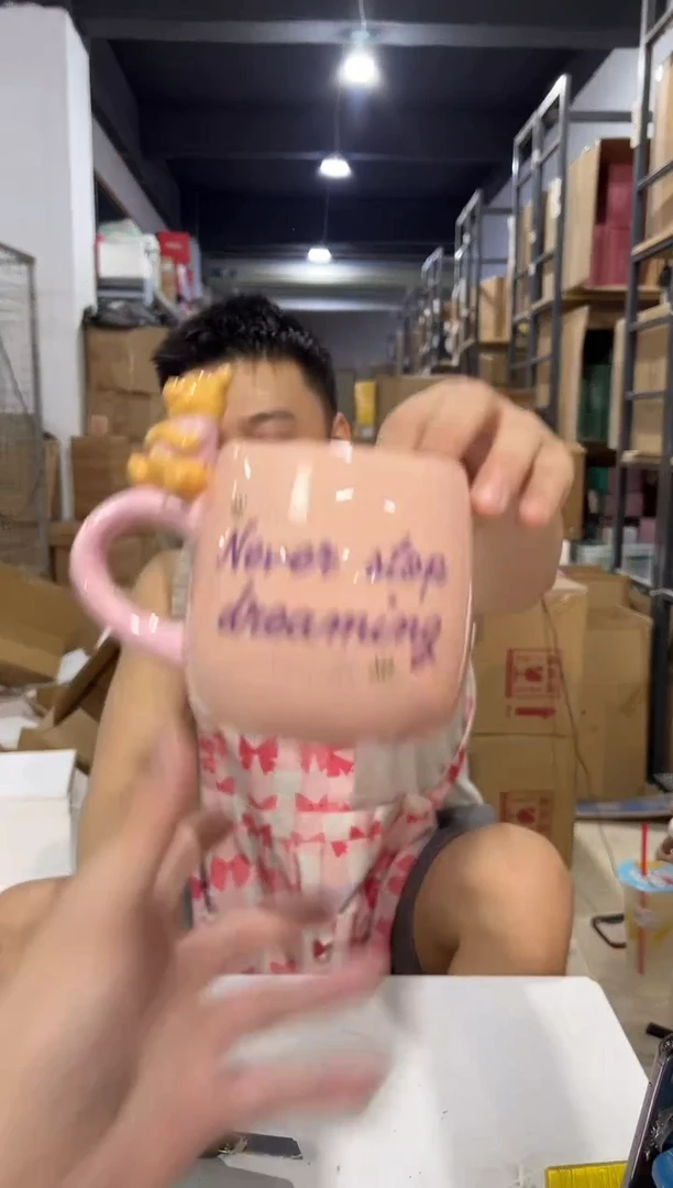 瓷片粉色维尼水杯 陶瓷