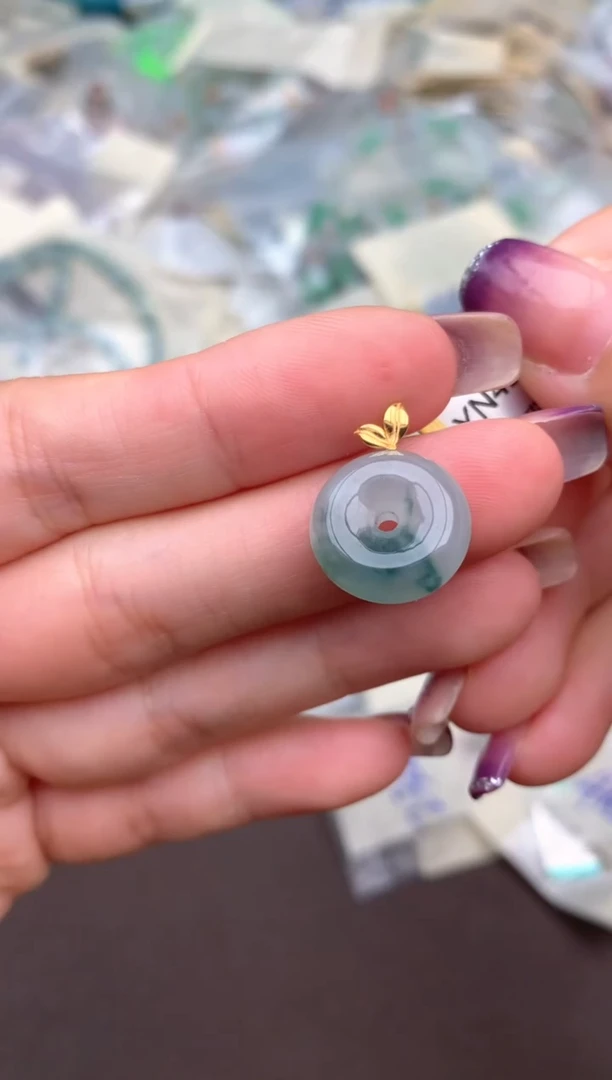 18K金镶嵌挂件翡翠—