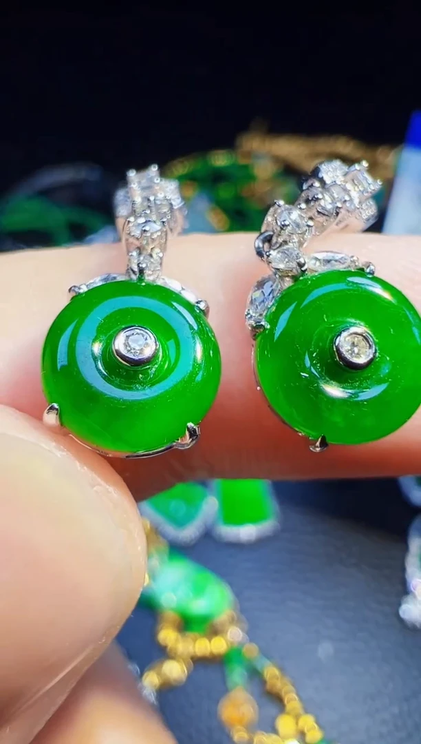 翡翠18K金镶嵌耳饰G*得翡翠