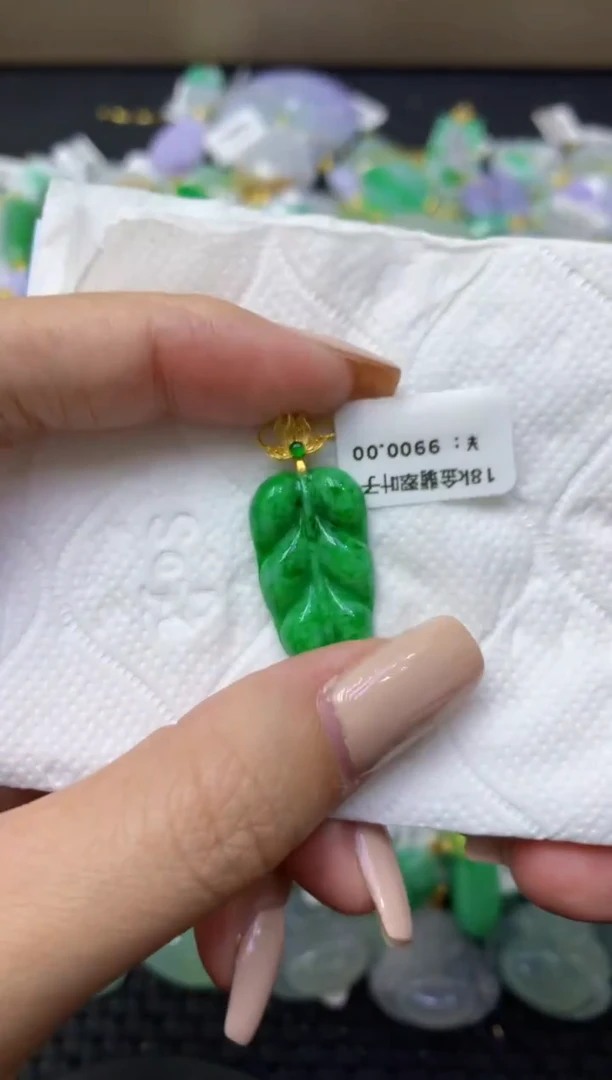 颈饰18K金镶嵌翡翠天然缅甸翡翠A货