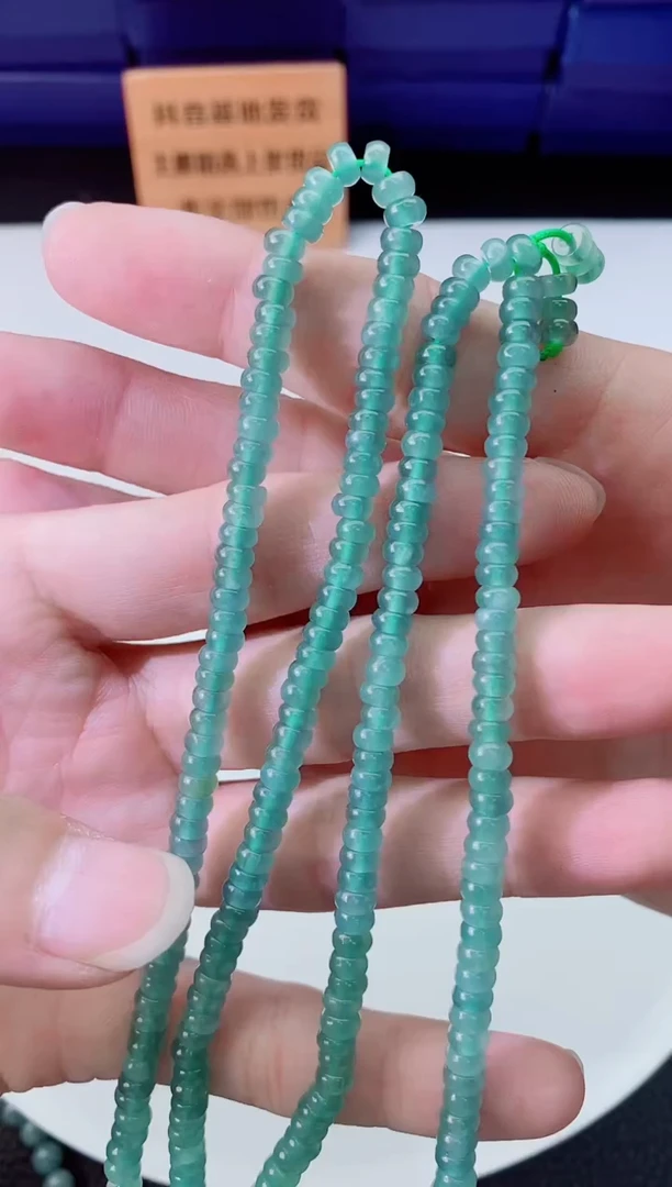 翡翠未镶嵌颈饰        ·