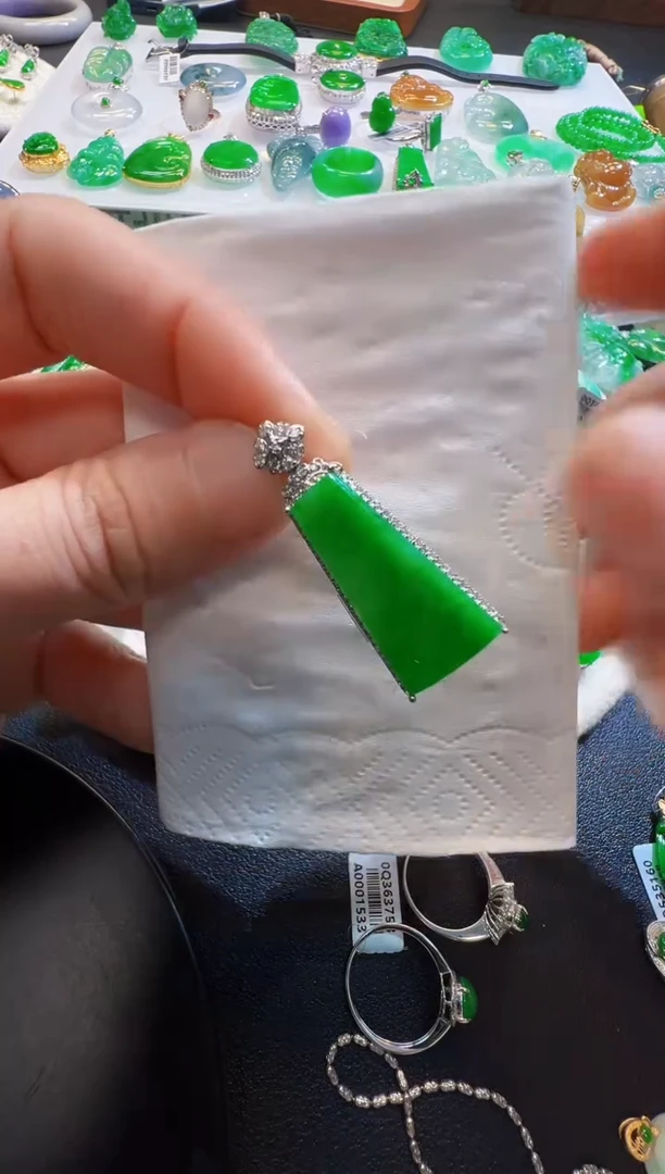 翡翠18K金镶嵌吊坠(不含链)6600