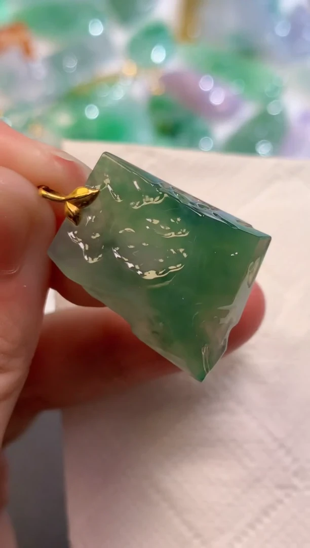 颈饰未镶嵌翡翠