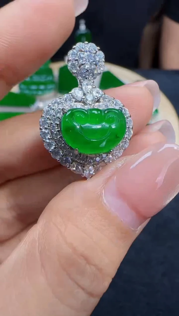 未镶嵌定制翡翠翡翠吊坠106