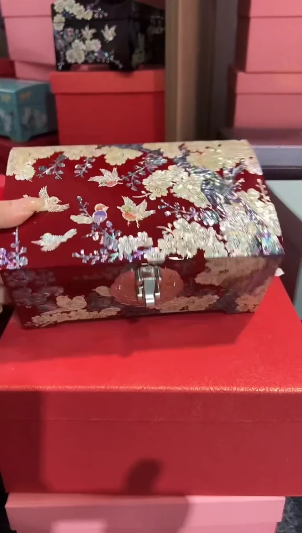 微瑕鱼锁满贝底弘贝雅螺钿漆器文化馆